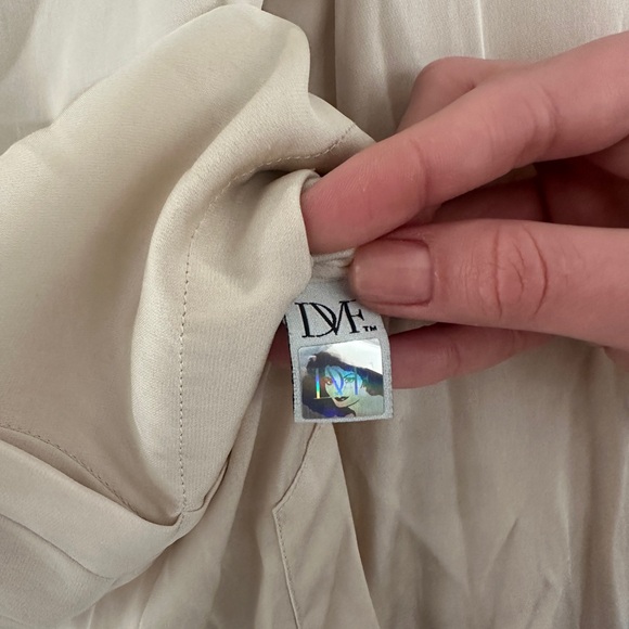 Diane Von Furstenberg Silk Long Sleeve Blouse Women’s Size 4 - Picture 4 of 7